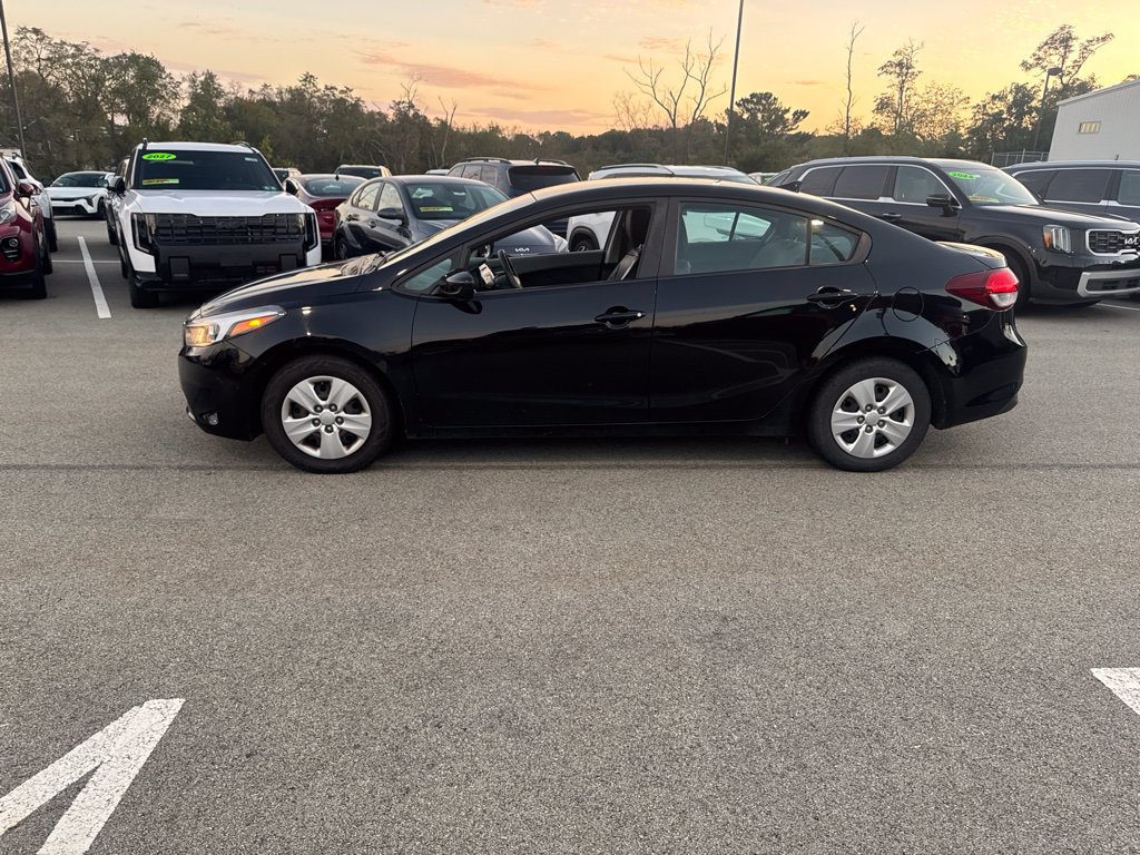 Used 2017 Kia Forte LX FWD image 4