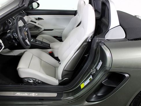 Certified 2025 Porsche 718 Boxster GTS RWD image 5