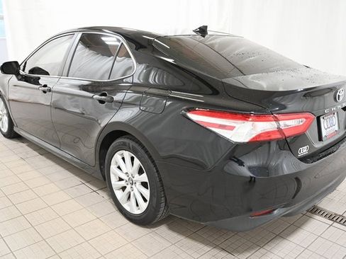 Used 2019 Toyota Camry LE image 10
