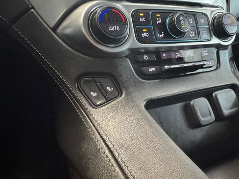 Used 2020 Chevrolet Suburban LT image 53