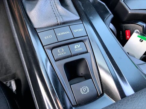Used 2025 Toyota Camry LE FWD image 33