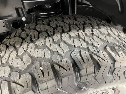 Used 2024 Jeep Wrangler Unlimited Rubicon w/ XTREMEE 35" Tire Package AWD/4WD image 9
