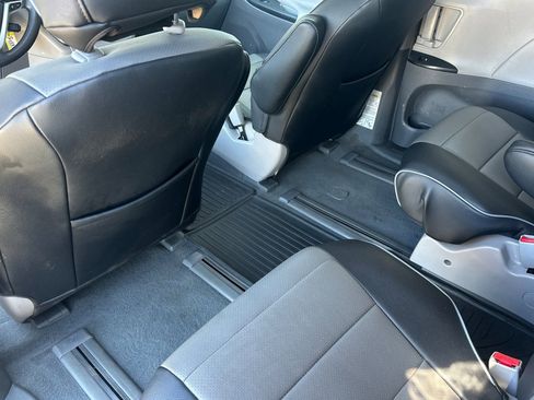 Used 2019 Toyota Sienna L FWD image 9