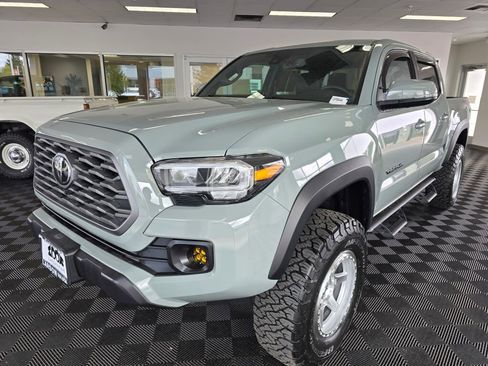 Used 2023 Toyota Tacoma TRD Off-Road w/ TRD Premium Off Road Package image 7