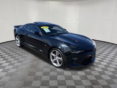 Used 2016 Chevrolet Camaro SS RWD image 3