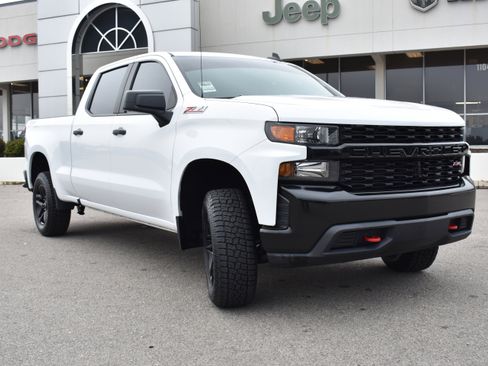 Used 2021 Chevrolet Silverado 1500 Custom Trail Boss w/ LPO, Dark Essentials Package image 3
