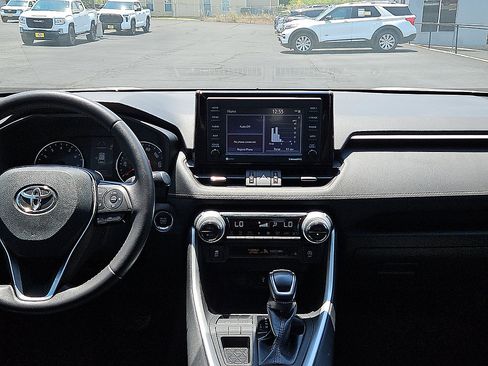Used 2021 Toyota RAV4 XLE Premium FWD image 10