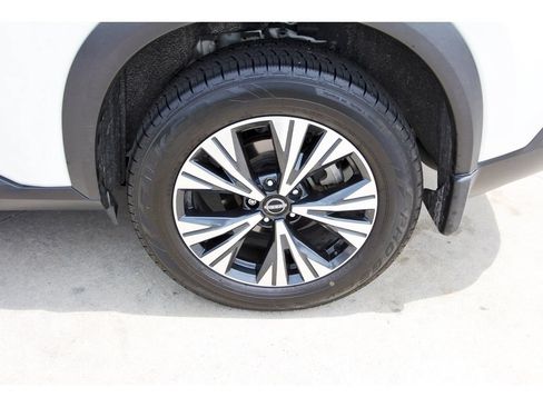 Used 2023 Nissan Rogue SV w/ SV Premium B Package FWD image 6