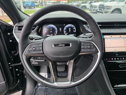 New 2026 Jeep Grand Cherokee Limited RWD image 16