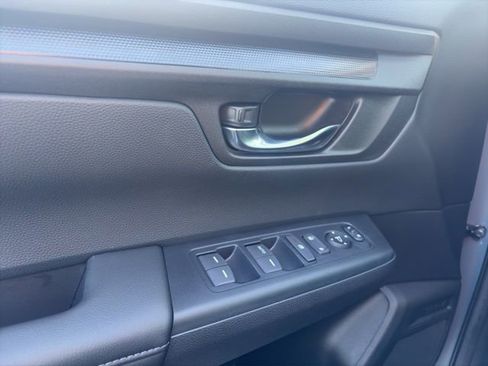 Used 2025 Honda CR-V LX image 12
