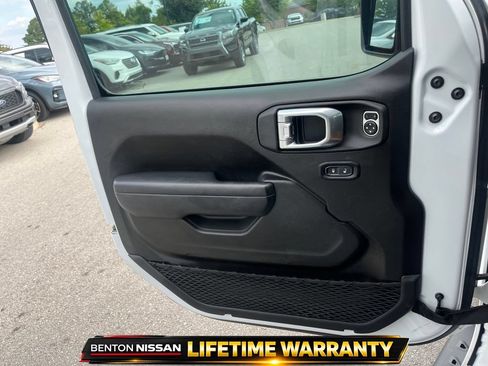 Used 2024 Jeep Wrangler Unlimited w/ Convenience Group AWD/4WD image 11