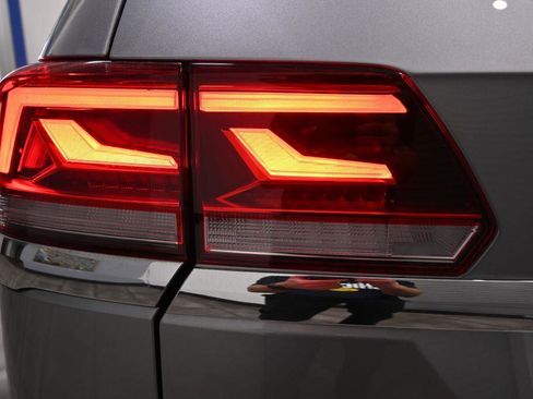 Used 2022 Volkswagen Atlas SEL R-Line AWD/4WD image 40