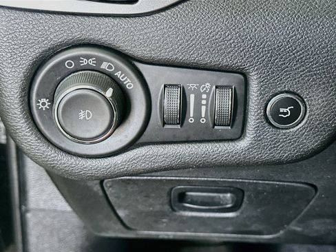 Used 2019 Jeep Cherokee Limited AWD/4WD image 17