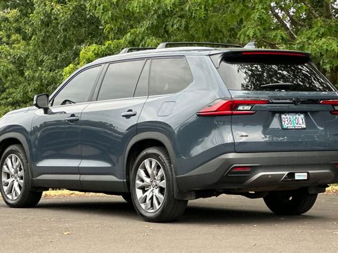 Used 2025 Toyota Grand Highlander AWD image 6