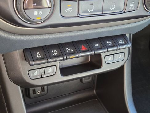 Used 2021 Chevrolet Colorado Z71 w/ Safety Package RWD image 26