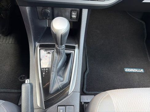 Used 2015 Toyota Corolla LE FWD image 22
