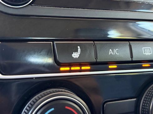 Used 2019 Volkswagen Passat 2.0T Wolfsburg w/ Wheels & Sunroof Package FWD image 24