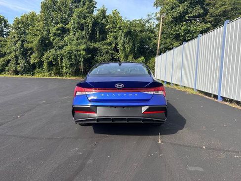 Used 2025 Hyundai Elantra SEL image 3