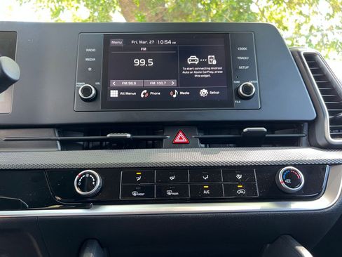 Used 2025 Kia Sportage LX FWD image 17