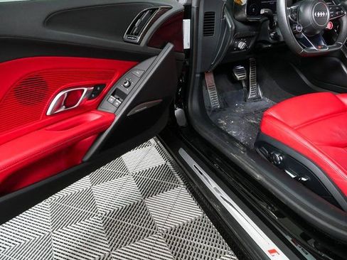 Used 2018 Audi R8 V10 w/ Premium Package image 8