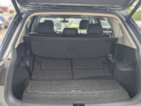 Used 2018 Volkswagen Tiguan SEL AWD/4WD image 32