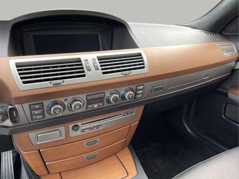 Used 2007 BMW 750i image 40
