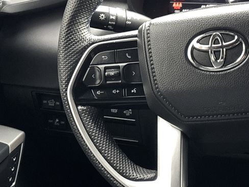 Used 2025 Toyota Tundra Platinum AWD/4WD image 18