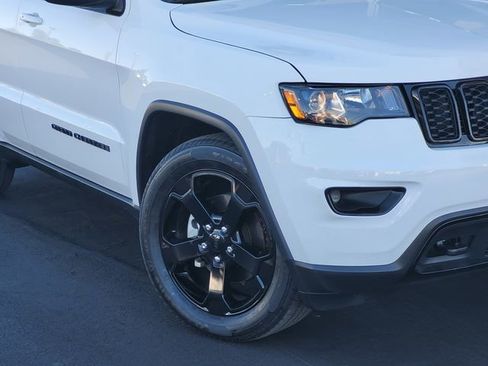 Certified 2019 Jeep Grand Cherokee Laredo RWD image 3