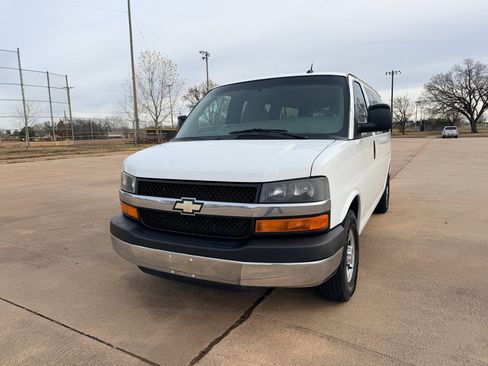 Used 2015 Chevrolet Express 2500 LT w/ LT Preferred Equipment Group image 4