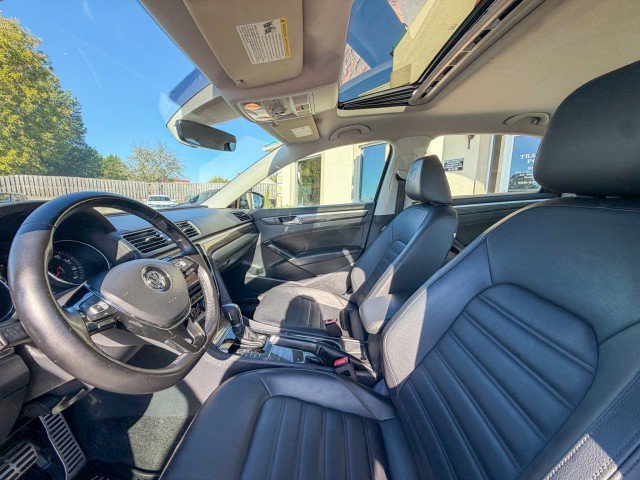 Used 2018 Volkswagen Passat 2.0T SEL Premium FWD image 5