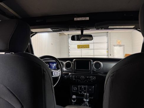 Used 2021 Jeep Wrangler Unlimited Sahara image 21