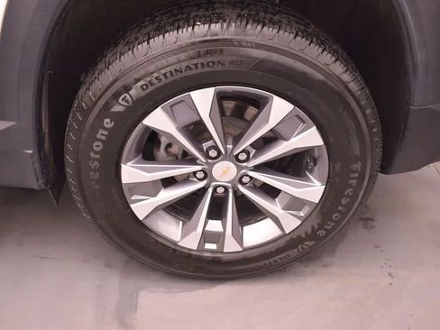 Used 2025 Chevrolet Equinox LT image 36