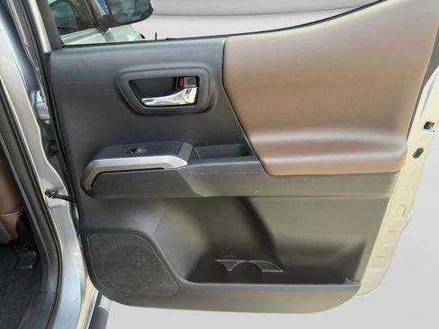 Used 2020 Toyota Tacoma Limited image 30