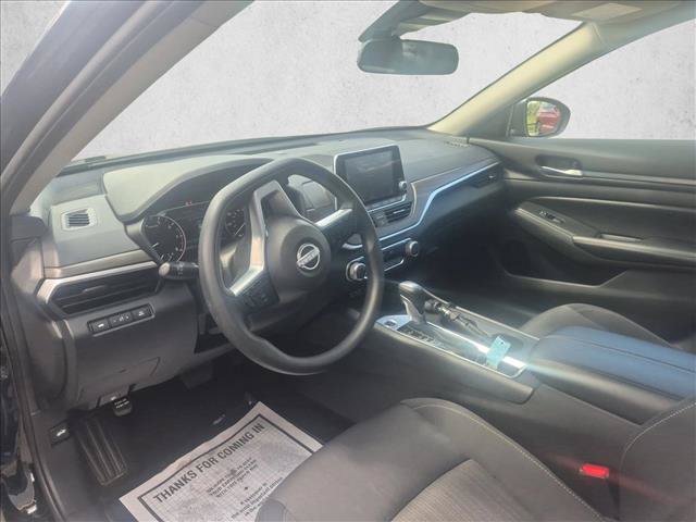 Used 2025 Nissan Altima 2.5 SV FWD image 10