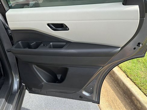Used 2024 Nissan Pathfinder SV FWD image 16