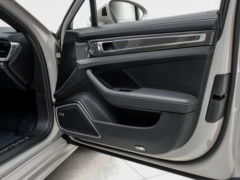 Used 2023 Porsche Panamera Turbo S image 41