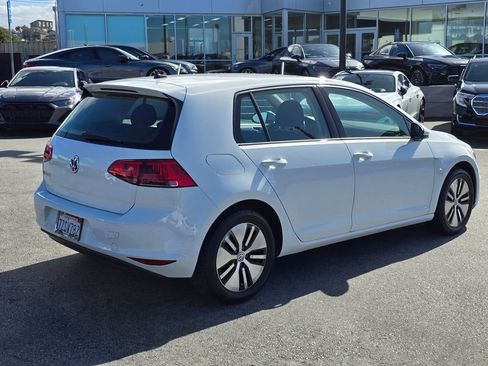 Used 2016 Volkswagen e-Golf SE w/ DC Fast Charging Package image 4