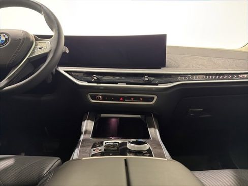 Used 2024 BMW X7 xDrive40i image 39
