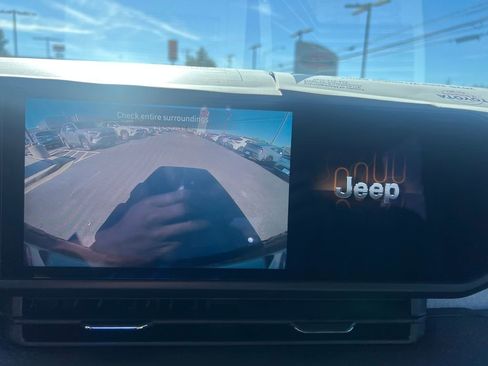 Used 2025 Jeep Wrangler Sport image 20