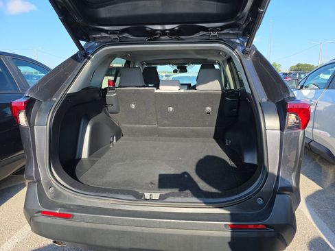 Used 2021 Toyota RAV4 XLE w/ Convenience Package FWD image 16