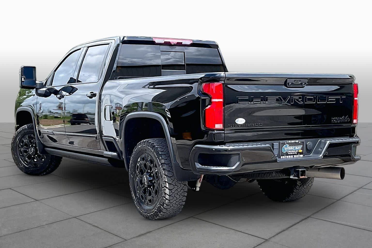 Used 2024 Chevrolet Silverado 2500 High Country w/ High Country Premium Package AWD/4WD image 12