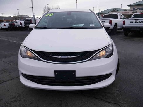 Used 2020 Chrysler Voyager LX image 3