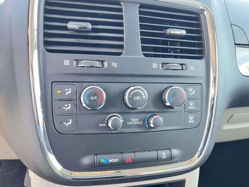 Used 2019 Dodge Grand Caravan SE image 21