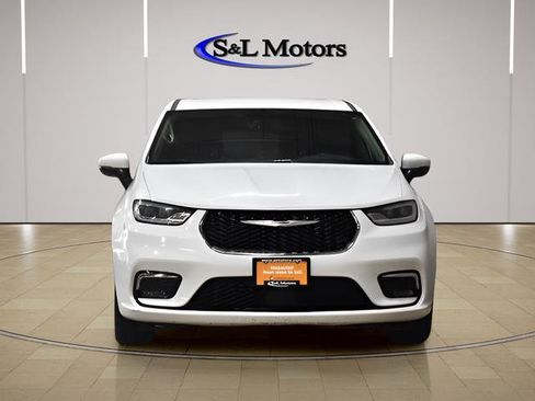 Certified 2023 Chrysler Pacifica Touring-L FWD image 3