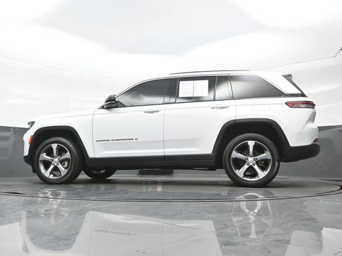 Used 2023 Jeep Grand Cherokee Limited AWD/4WD image 27