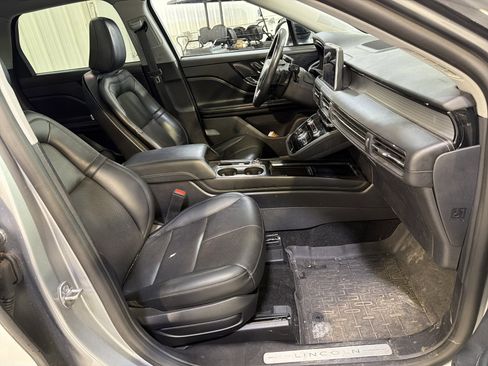 Used 2022 Lincoln Corsair AWD w/ Premium Package image 14