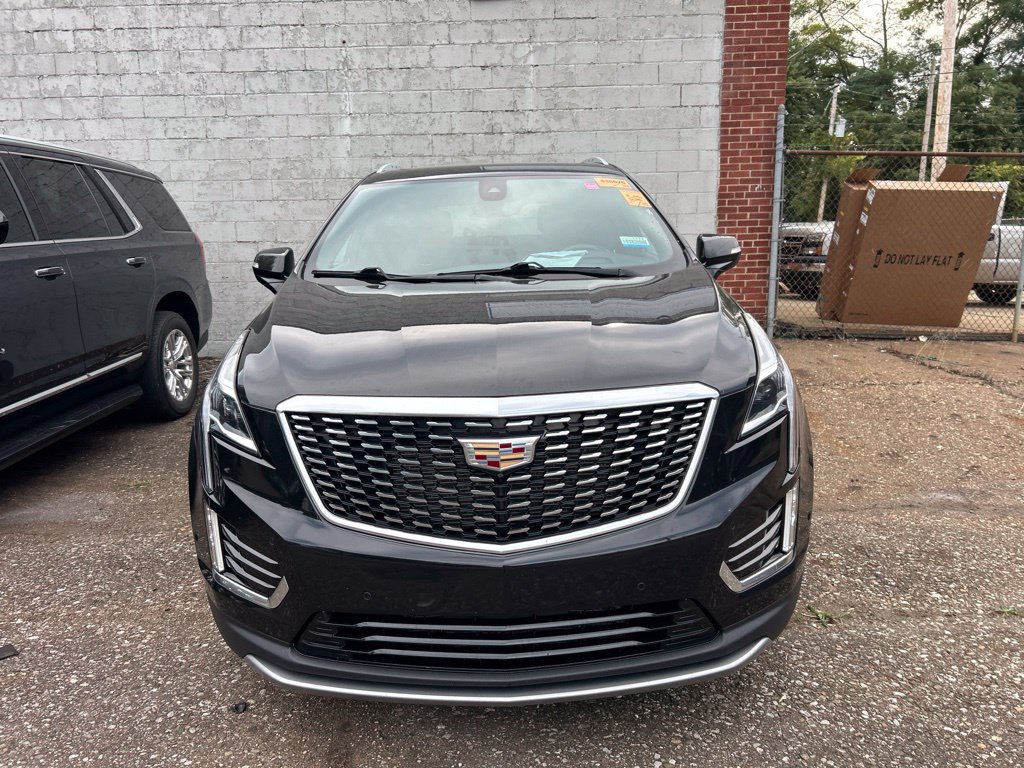 Used 2022 Cadillac XT5 Premium Luxury w/ Technology Package AWD/4WD image 2