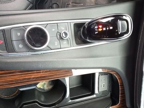 Used 2022 Cadillac Escalade ESV Luxury image 21