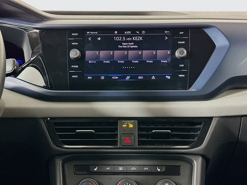 Used 2022 Volkswagen Taos SE w/ Driver Assistance Package image 19