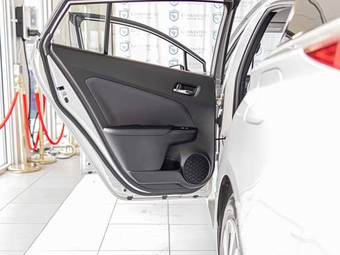 Used 2018 Toyota Prius Prime Premium image 34